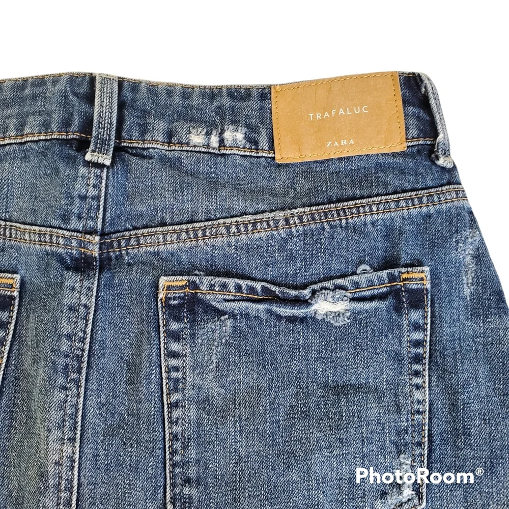 Zara denim jean mini skirt raw hem distressed button‎ down size small
